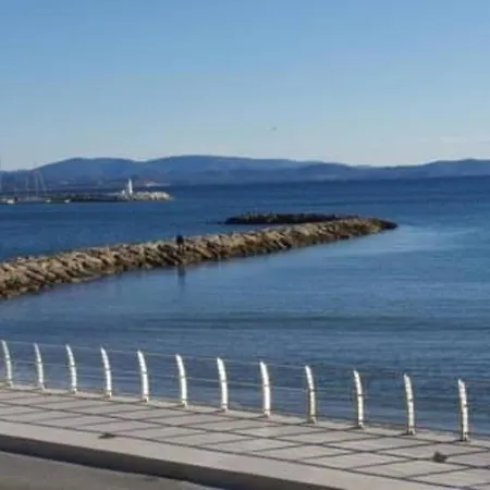 Hyères, 4 Pièces, 6 Personnes - Fr-1-335-92 Appartement Hyères